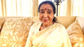 অসুস্থ আশা ভোঁসলে, কেমন আছেন তিনি?