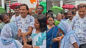 'আমি তো বেঁচে আছি বাবা', TMC প্রার্থীর হাত ধরে আর্তি 'ডিলিটেড' বৃদ্ধার