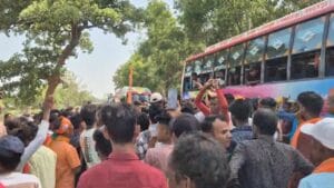 বিজেপি কর্মীদের বাসে হামলার অভিযোগ, উত্তেজনা পাত্রসায়রে