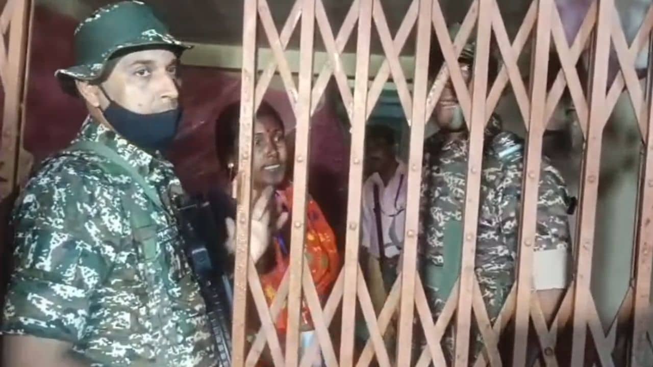 BJP Polling Agents: ভোট মিটতেই উত্তেজনা আউশগ্রামে, বুথে বুথে বিজেপির পোলিং এজেন্ট আটকে শুনেই গেলেন প্রার্থী, তারপর...