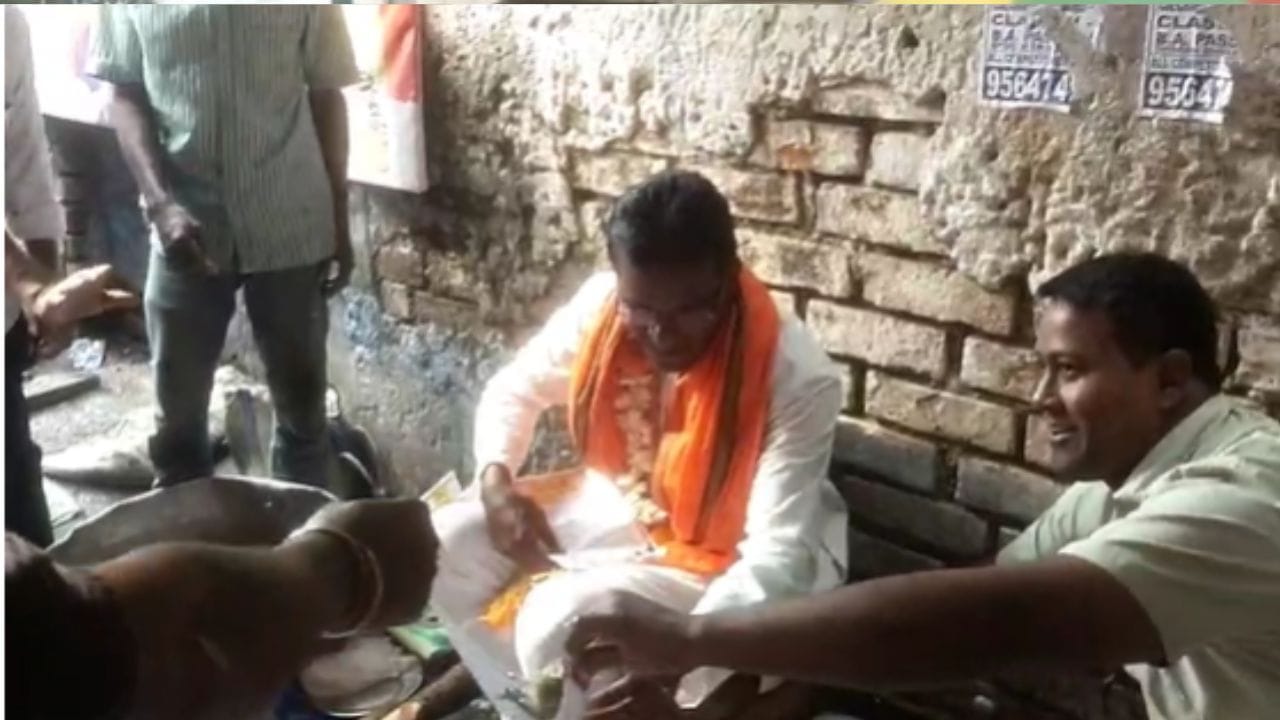 বাঙালির মৎস্যপ্রেমকে পুঁজি করে পশ্চিমবঙ্গ বিজেপির রাজনীতিতে এক নতুন মাত্রা যোগ হয়েছে। বিশেষ করে নির্বাচনী প্রচারে প্রার্থীদের বাজারে বসে মাছ বিক্রি বা মাছের মহিমা প্রচারের মাধ্যমে 'সাচ্চা বাঙালি' ভাবমূর্তি তুলে ধরার চেষ্টা চলছে।