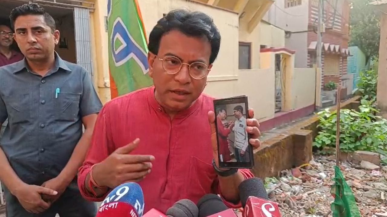 Bjp Candidate Rudranil Ghosh Campaigning (1)