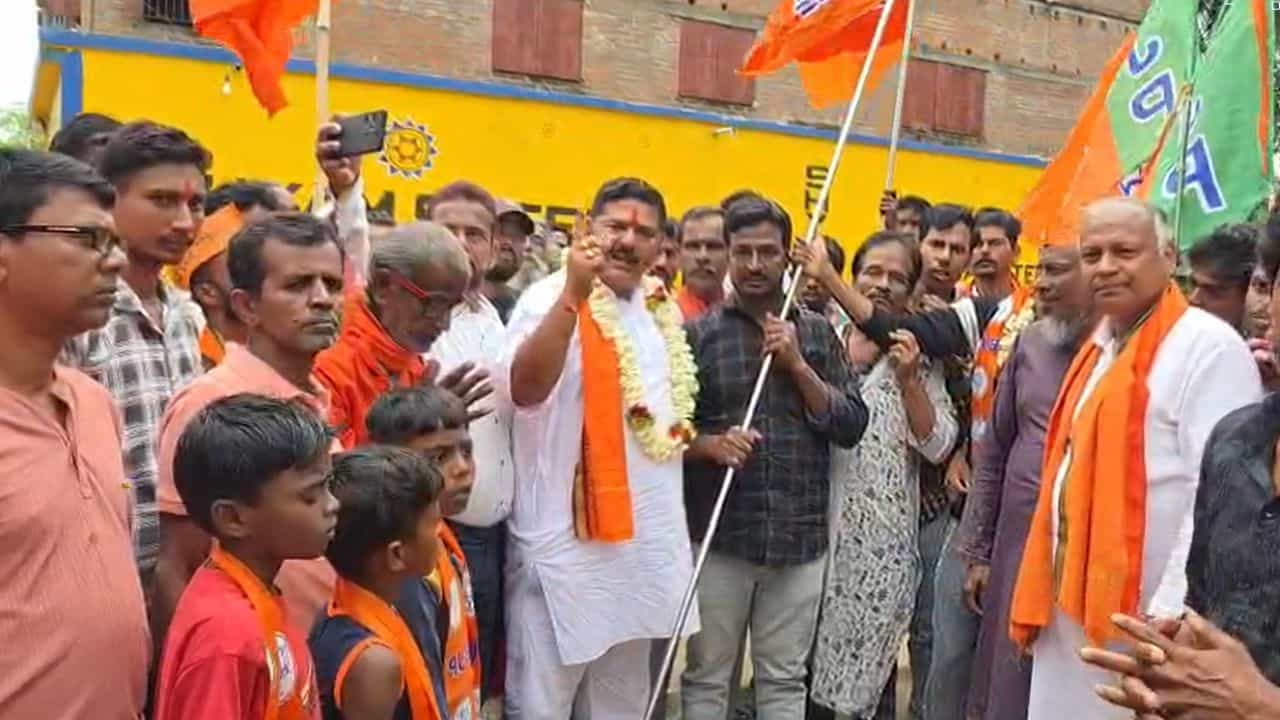 BJP Joining: বীরভূমে উলটপুরাণ, তৃণমূল ছেড়ে বিজেপিতে একাধিক সংখ্যালঘু পরিবার BJP Joining: বীরভূমে উলটপুরাণ, তৃণমূল ছেড়ে বিজেপিতে একাধিক সংখ্যালঘু পরিবার