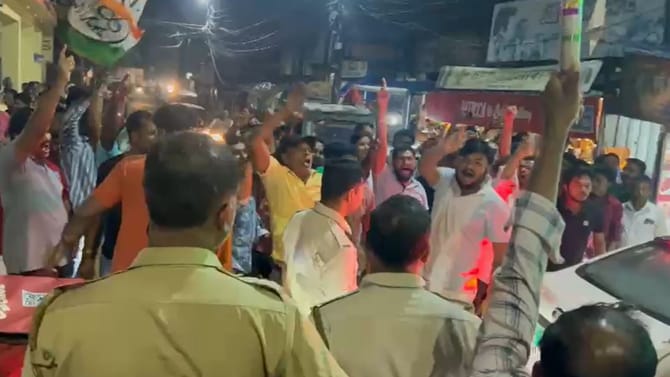 কৌস্তভকে দেখেই 'জয় বাংলা’, ফের রণক্ষেত্র ব্যারাকপুর