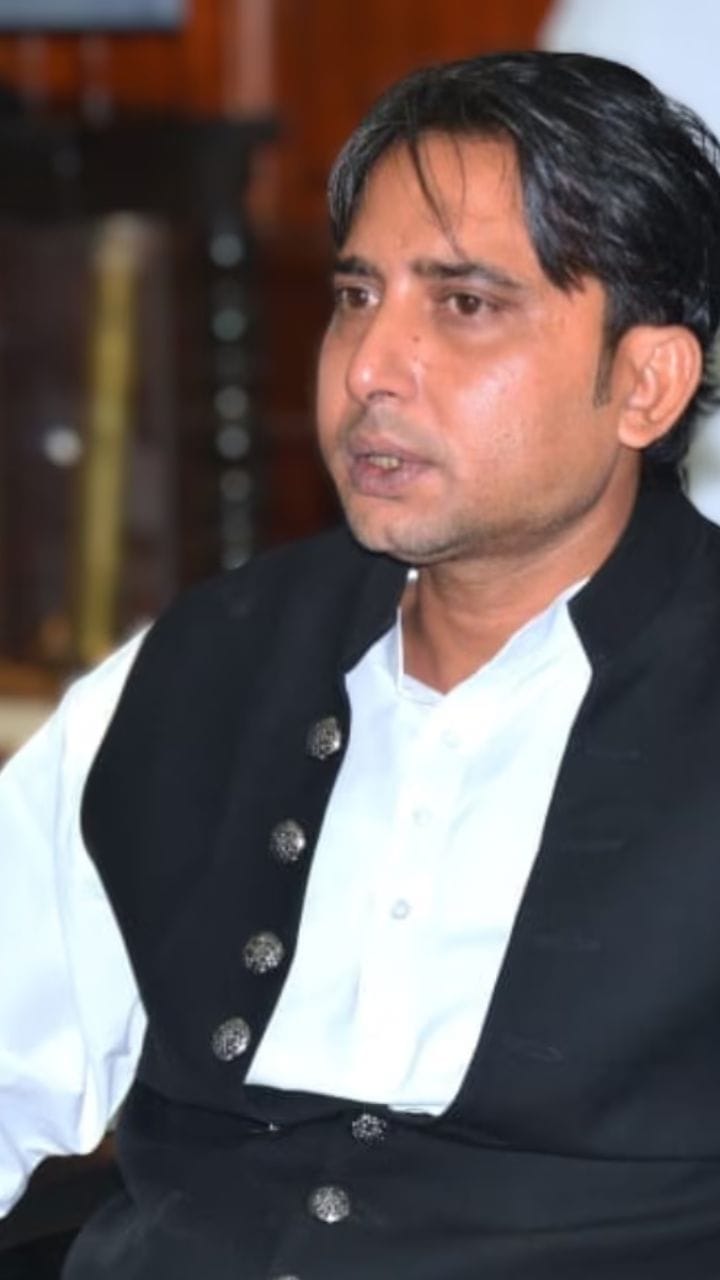 আমি বিশ্বাসঘাতকতা করেছি...: বায়রন বিশ্বাস