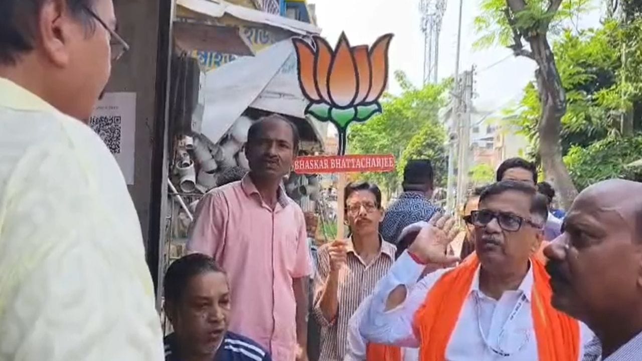 BJP Candidate Rishra: চাবি লুকিয়ে রাখার অভিযোগ, আম্বেদকর মূর্তিতে মালা দিতে পারলেন না বিজেপি প্রার্থী