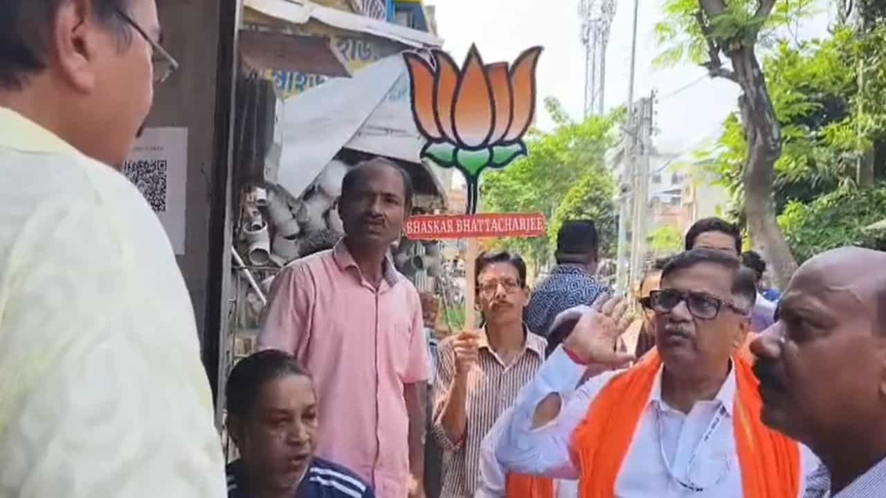 BJP Candidate Rishra: চাবি লুকিয়ে রাখার অভিযোগ, আম্বেদকর মূর্তিতে মালা দিতে পারলেন না বিজেপি প্রার্থী