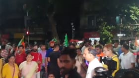 রাত্রিবেলা হঠাৎ উত্তপ্ত ভবানীপুর, কী নিয়ে ঝামেলা?