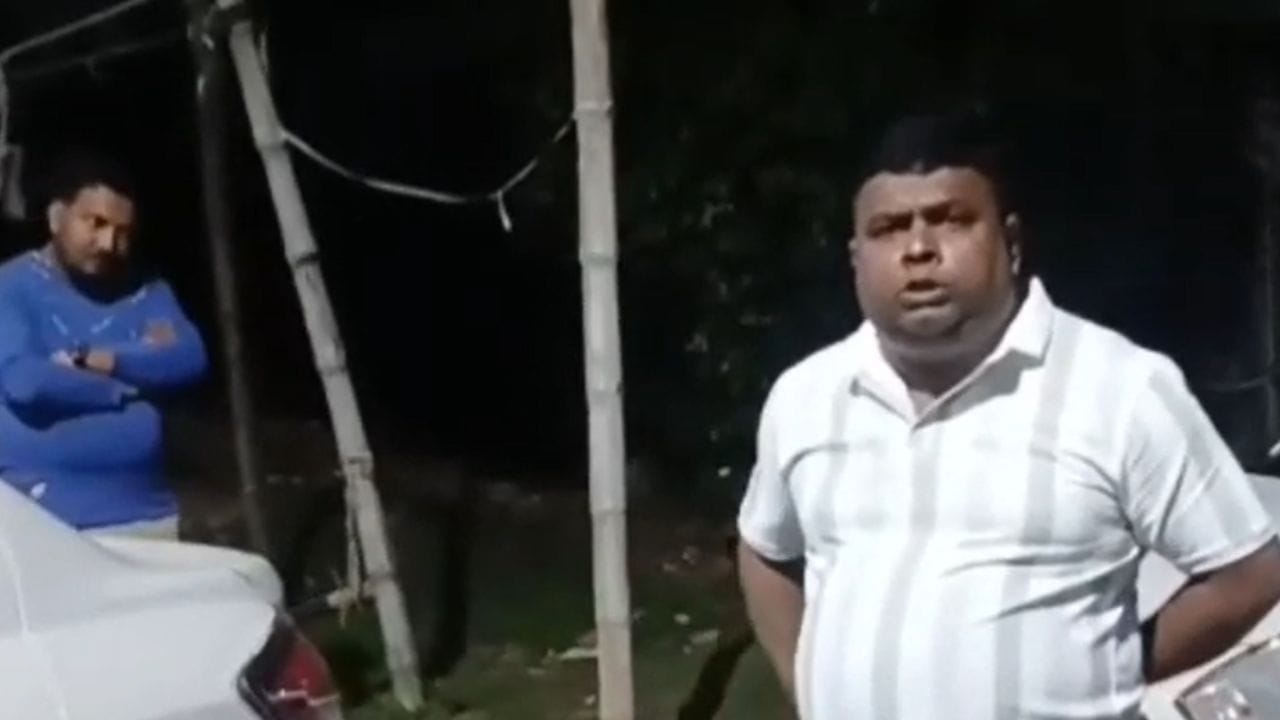 TMC councillor arrest: ‘অনুমতি নিয়ে এলাকায় ঢুকতে হবে’, পুলিশকে ধমকে গ্রেফতার TMC কাউন্সিলর