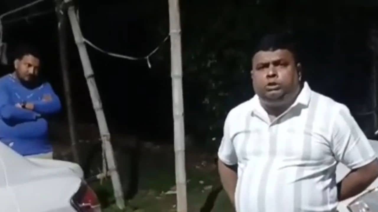 TMC councillor arrest: অনুমতি নিয়ে এলাকায় ঢুকতে হবে, পুলিশকে ধমকে গ্রেফতার TMC কাউন্সিলর