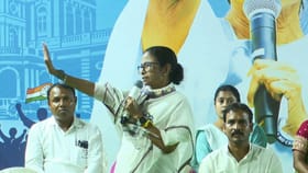 খোদ ভবানীপুরেই প্রচারে ‘বাধা’, তিন ওয়ার্ডে ছাপ্পার আশঙ্কা করছেন মমতা