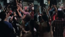 প্রচারে গান চালিয়ে উদ্দাম নাচ বাম কর্মী-সমর্থকদের, তুঙ্গে বিতর্ক