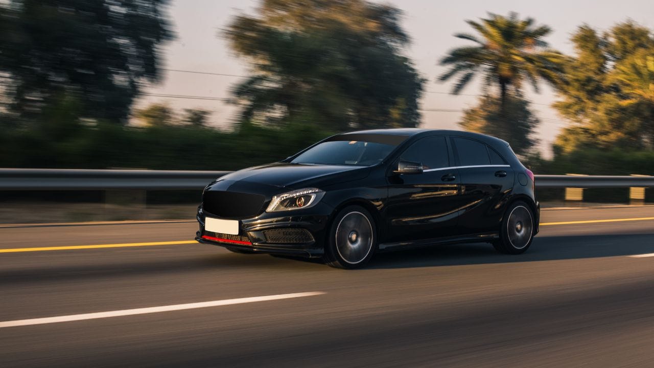 ৫ লক্ষের বেশি মূল্যে গাড়ি কিনলে দিতে লাগবে প্যান কার্ড। এছাড়া, মিউচুয়াল ফান্ড, বন্ডে (আরবিআই বন্ড সহ) ৫০ হাজার টাকার বেশি বিনিয়োগ করলে, বা ডিম্যাট অ্যাকাউন্ট খুললে প্যান কার্ড দেখাতেই হবে।