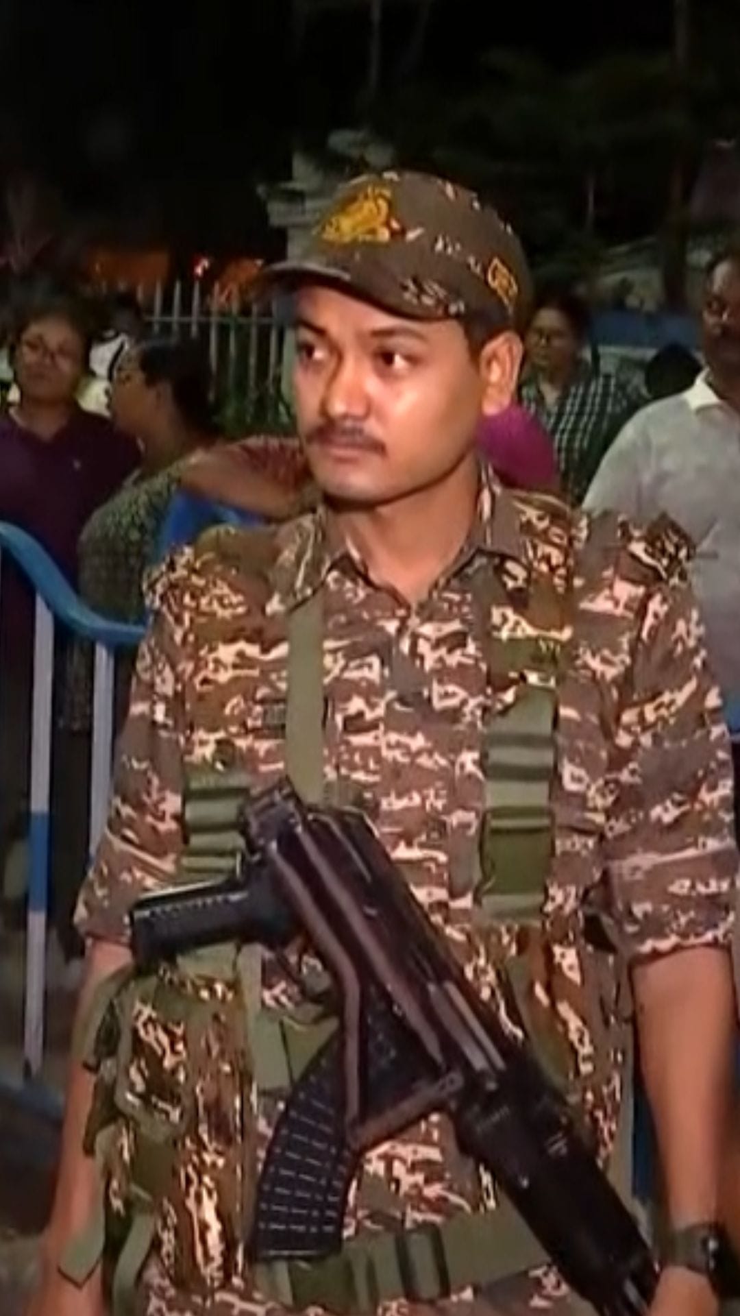 ভবানীপুর থানার সামনে FAM-বিজেপির স্লোগান যুদ্ধ তুঙ্গে, কিসের প্রতিবাদ পদ্মশিবিরের?