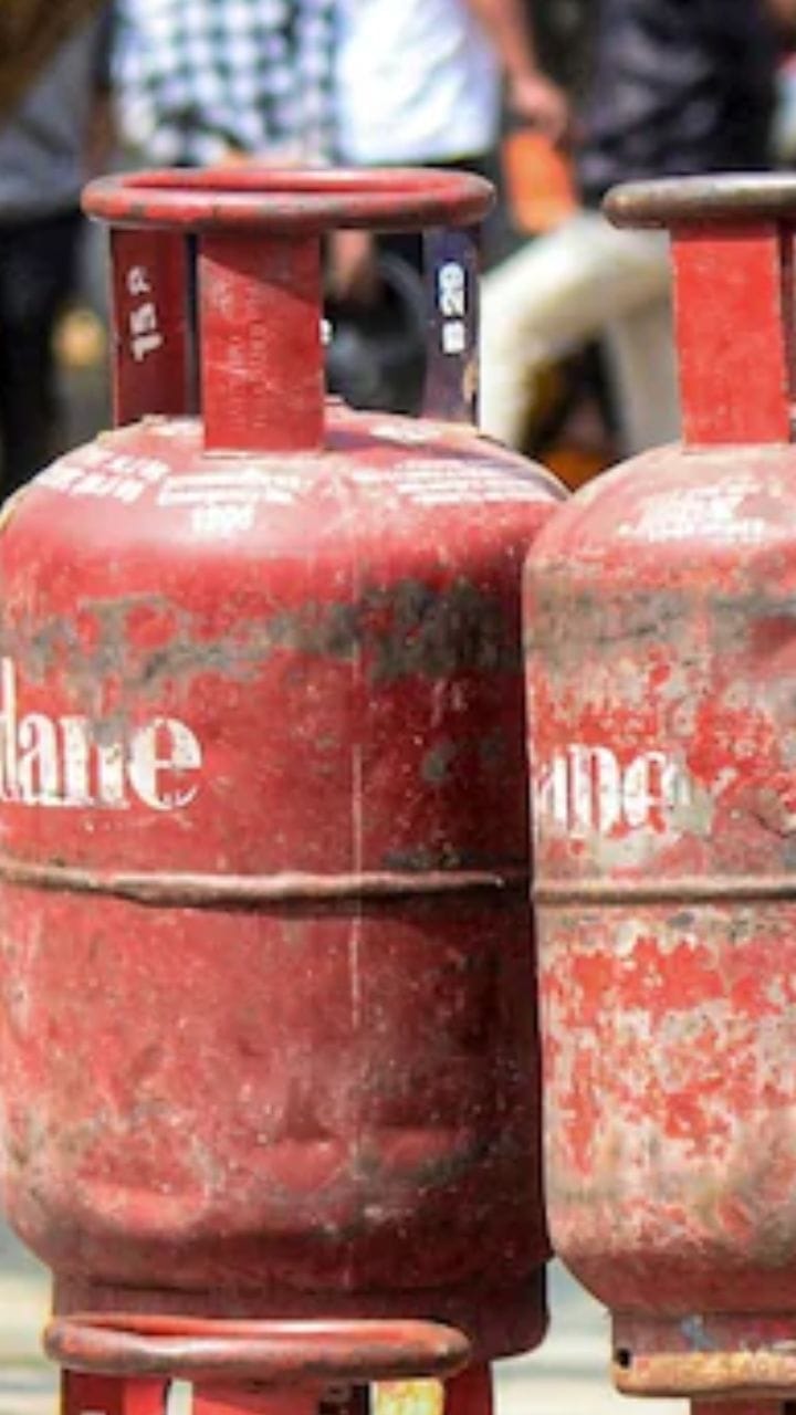 ফের দাম বাড়ল গ্যাসের! কলকাতায় সিলিন্ডার কিনতে কত খরচ?