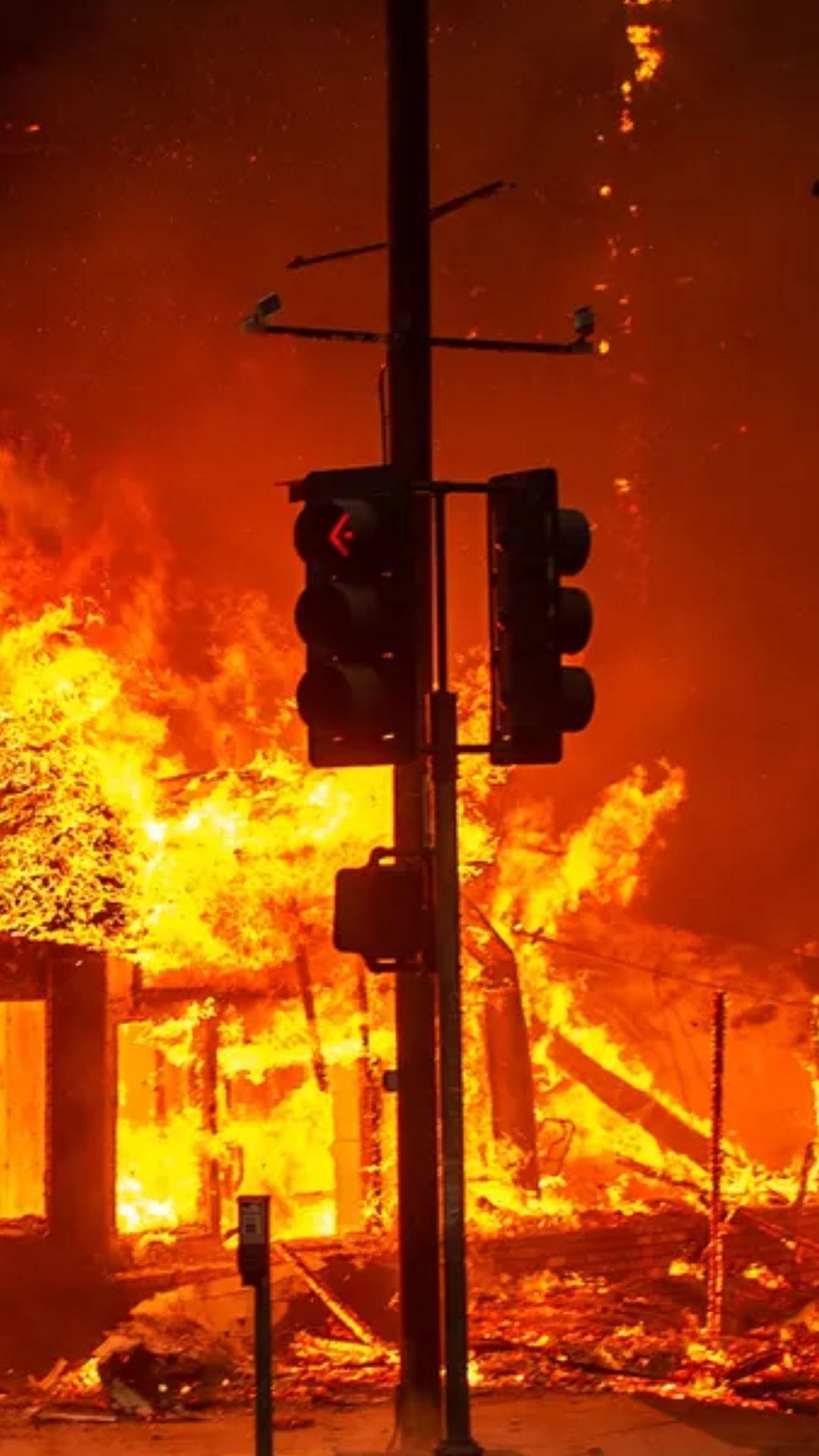 নন্দকুমারে জাতীয় সড়কের পাশে ভয়াবহ অগ্নিকাণ্ড