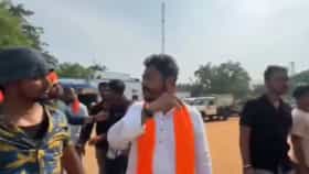 ৮ BJP কর্মীকে তুলে নিয়ে গেল পুলিশ, কারণটাই কেউ জানে না