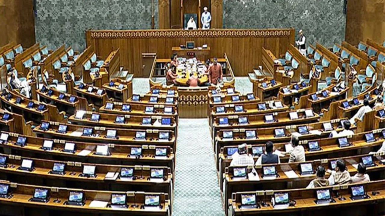 Parliament Special session: এককাট্টা বিরোধীরা, মহিলা সংরক্ষণে সংবিধান সংশোধনী বিল ব্যর্থ লোকসভায়