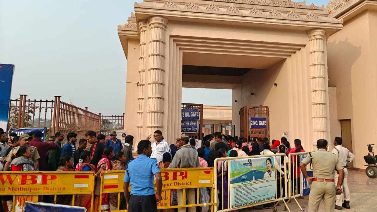 জগন্নাথ মন্দির কর্তৃপক্ষের বক্তব্য, দর্শনার্থীদের ভিড় বাড়ায় স্থানীয় হোটেল, পরিবহণ পরিষেবা, দোকানপাট ও ক্ষুদ্র ব্যবসায়ীরা ধারাবাহিক অর্থনৈতিক উন্নতির সাক্ষী হচ্ছেন।