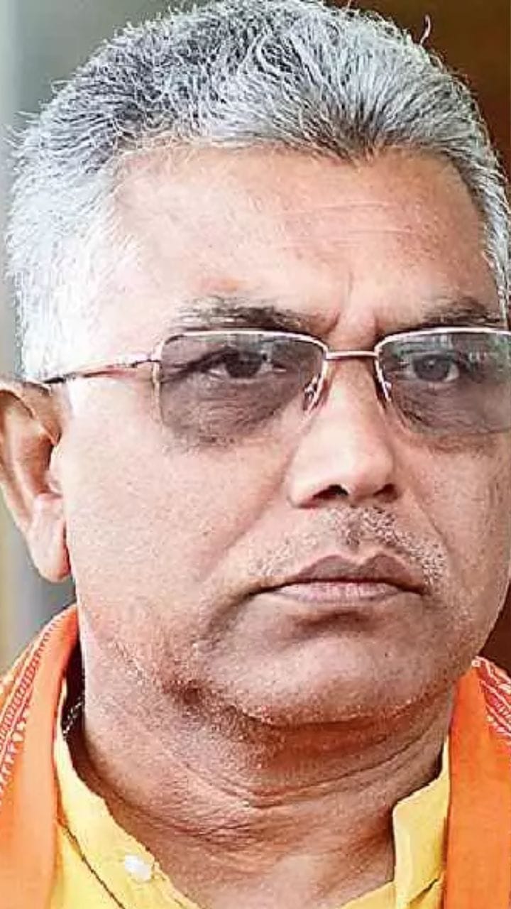 হাত-পা ভেঙে এখন ভোট পাওয়া যাচ্ছে না তাই সিম্প্যাথি চাইছে: দিলীপ