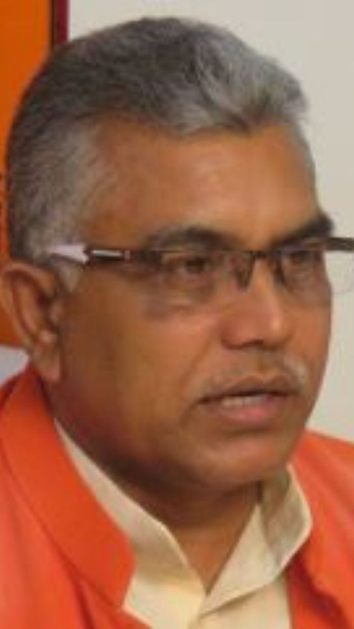 কীর্তনের সুরে মনের আনন্দে নাচ করলেন দিলীপ ঘোষ, দেখুন ভিডিয়ো