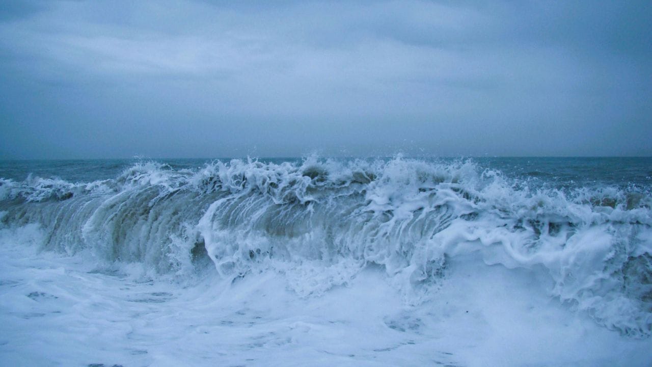 তবে, এই মুহূর্তে জাপানে সুনামির সতর্কতা নেই। কিন্তু, পরের সপ্তাহে ৮ মাত্রার ভূমিকম্প হলে ফের সুনামির আশঙ্কা করা হচ্ছে।