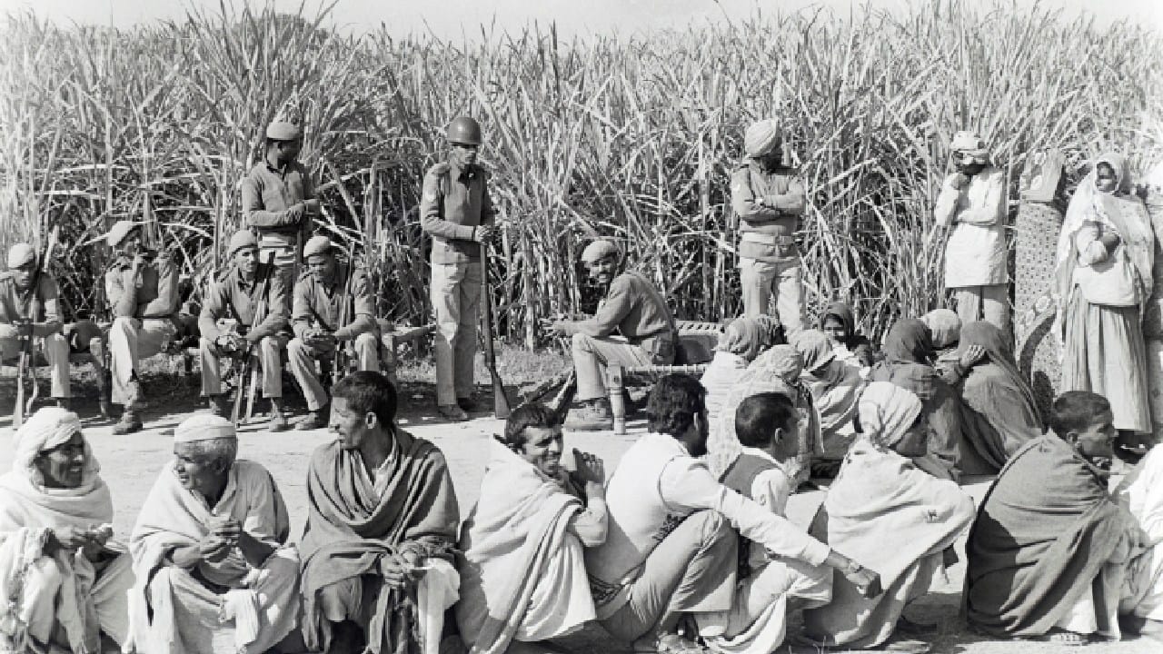 সহজ কথায় বলতে গেলে, ভারতের প্রথম নির্বাচন ছিল এক অসম্ভবকে সম্ভব করার গল্প। ধর্ম, বর্ণ বা ভাষা যা-ই হোক না কেন, দেশের প্রতিটি মানুষের দেশের গণতন্ত্রে মতামতের যে দাম আছে—ভারত তা প্রথম দিন থেকেই প্রমাণ করে দিয়েছিল।