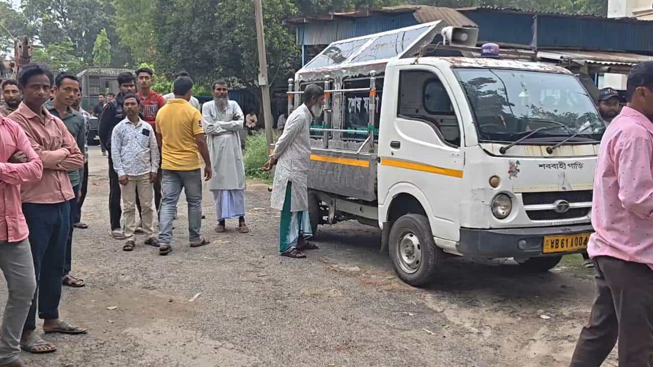 Electric Shock Death Case: শৌচাগারের ঘুলঘুলি দিয়ে পালানোর সময় ইলেকট্রিক শক খেয়ে মৃত্যু দশম শ্রেণির পড়ুয়ার, শোরগোল গঙ্গারামপুরে Electric Shock Death Case: শৌচাগারের ঘুলঘুলি দিয়ে পালানোর সময় ইলেকট্রিক শক খেয়ে মৃত্যু দশম শ্রেণির পড়ুয়ার, শোরগোল গঙ্গারামপুরে