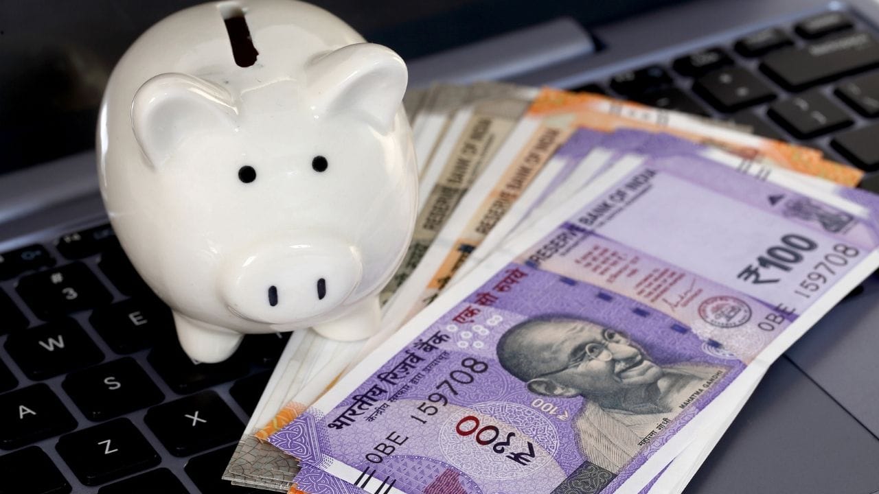 অন্যদিকে উৎকর্ষ স্মল ফিন্যান্স ব্য়াঙ্ক (Utkarsh Small Finance Bank)-ও ৮.০৫ শতাংশ হারে সুদ দেওয়া হয়। প্রবীণ নাগরিকরা তিন বছরের মেয়াদে ফিক্সড ডিপোজিট করলে ৮.০৫ শতাংশ হারে সুদ পাওয়া যায়।   