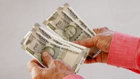 ৮ শতাংশ পর্যন্ত ইন্টারেস্ট! কোন ব্যাঙ্কে Fixed Deposit-এ লাভ বেশি?