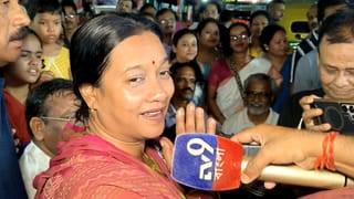 TMC Candidate making tea: ভোটের প্রচারে গিয়ে এবার চা বানালেন ফিরদৌসি, দেখুন ছবিতে