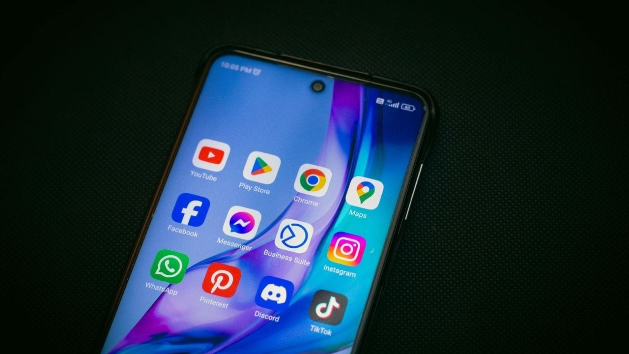 আইফোন ১৭ (iPhone 17), স্যামস্যাং গ্যালাক্সি এস২৫ (Samsung Galaxy S25) -র মতো ফ্ল্যাগশিপ ফোনগুলিতে বিরাট ডিসকাউন্ট পাওয়া যাবে। এছাড়া ৫৫ ইঞ্চির ৪কে স্মার্ট টিভি, দেড় টনের এয়ার কন্ডিশনার, নয়েস ক্যানসেলিং ইয়ারবাডেও বড় ছাড় পাওয়া যাবে।  