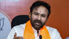 বাংলায় কেন উন্নয়ন থমকে? কেন্দ্রীয় মন্ত্রী যা বললেন...