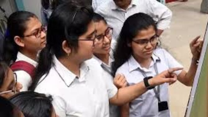 নির্বাচনের আগেই কি উচ্চমাধ্যমিকের ফলপ্রকাশ? কী জানাল সংসদ?