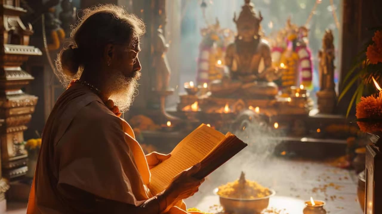 যে কোনও সঙ্কটে কেন পড়া উচিত হনুমান চালিশা? কেন একে শক্তিশালী কবচ বলা হয়?