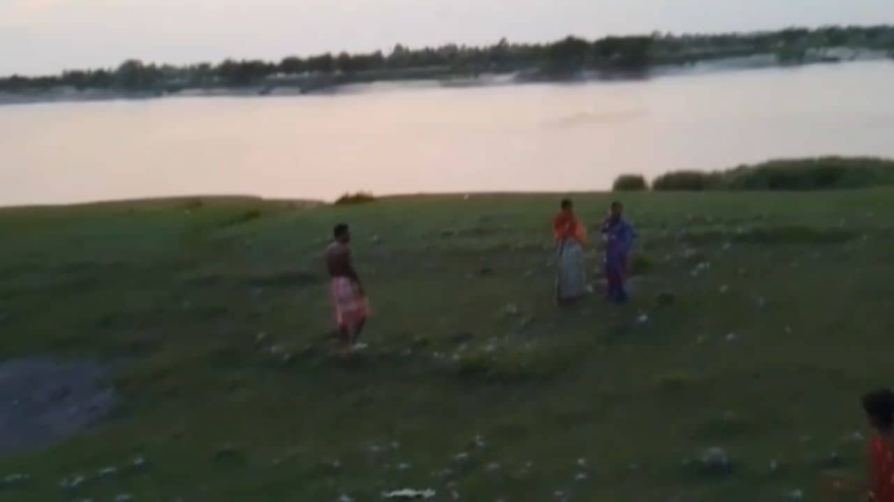 Body Recover: তিন ঘণ্টা ধরে চরে আটকে দেহ! মহিলার পরিচয় নিয়ে ধন্দ