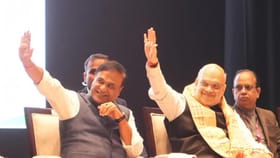 ক্ষমতায় এলে বিনামূল্যে দু'টি গ্যাস সিলিন্ডার, ভোট আবহে বড় প্রতিশ্রুতি