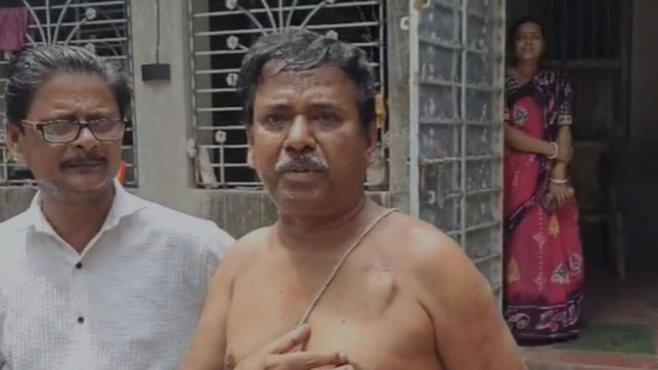 Tarakeswar News: তারকেশ্বরে লাঠিচার্জ, জমায়েত দেখলেই অ্যাকশনে বাহিনী