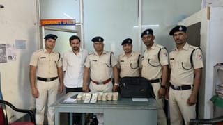 Howrah station Cash Seizure RPF: ভোটের মুখে আরপিএফ-এর বড় সাফল্য, হাওড়া স্টেশন থেকে ৭২ লাখ সমেত পাওড়াও দুই! রয়েছে ডলারও