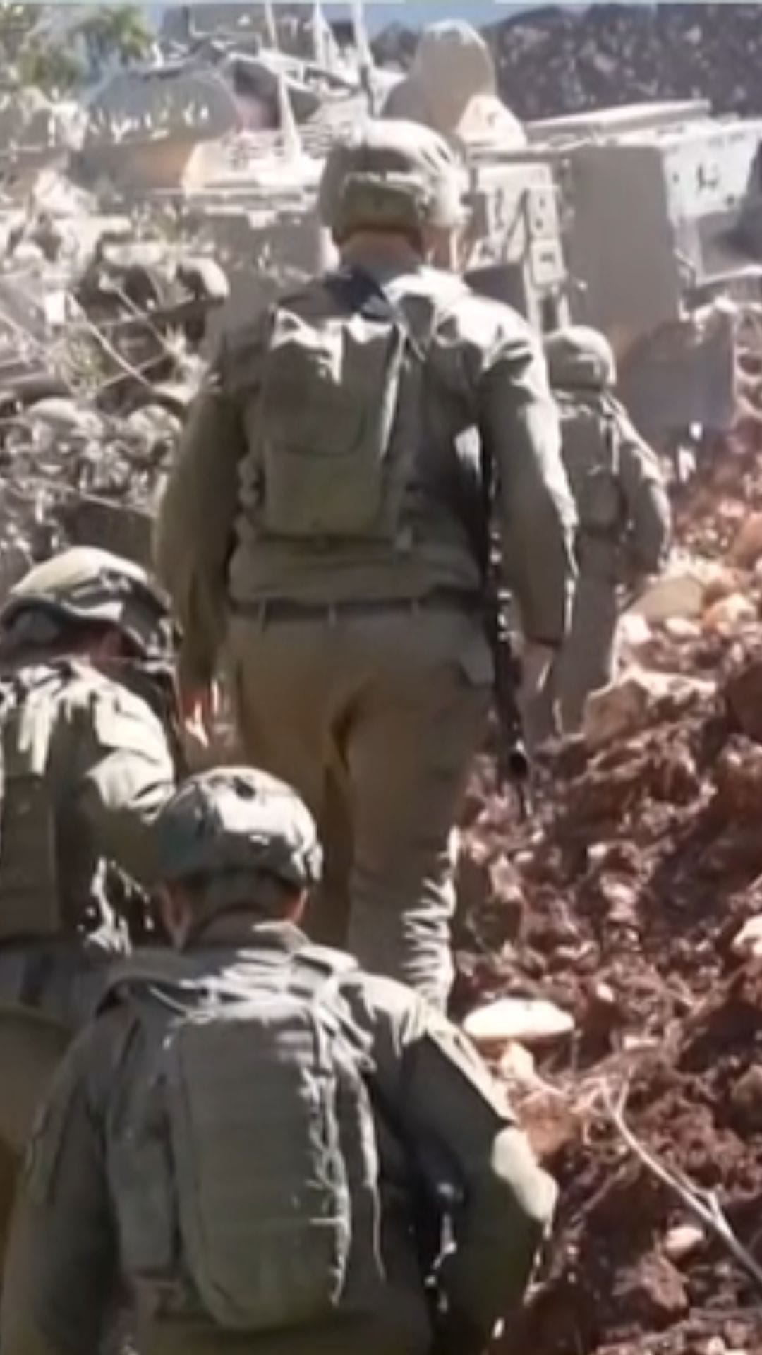 মধ্যপ্রাচ্যে সিক্রেট ওয়ার! কোন জটিলতা লেবানন জটে?