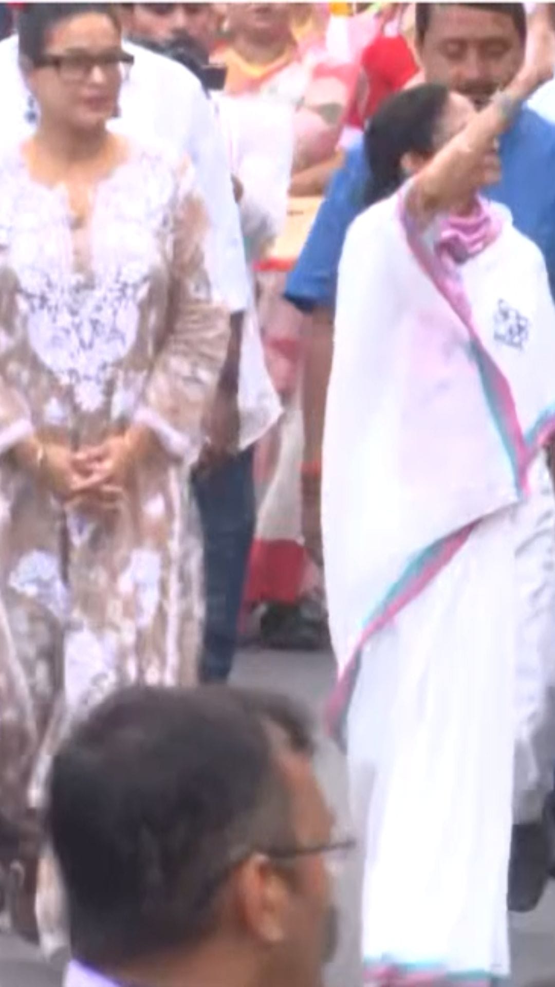 হাওড়ায় মমতার প্রচারে ইমন, অন্যদিকে বাঁকুড়ায় রোড-শো যোগীর