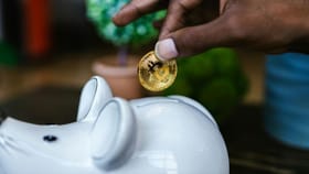 Fixed Deposit নাকি Senior Citizen Saving Scheme- কোথায় বেশি লাভ?