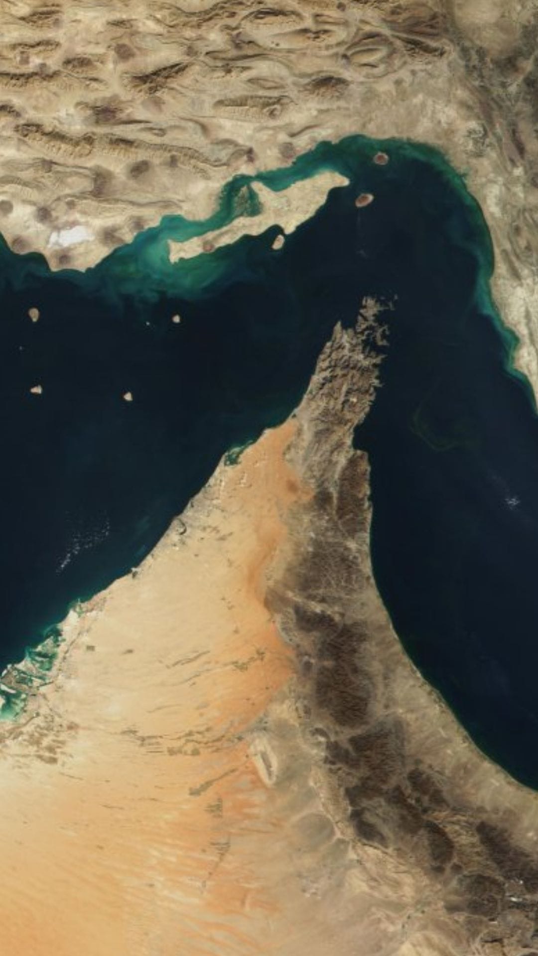 হরমুজ খুলে দিল ইরান, রবিবার সংঘর্ষ বিরতির মেয়াদ পর্যন্ত হরমুজে জাহাজ চলাচলে বাধা নেই