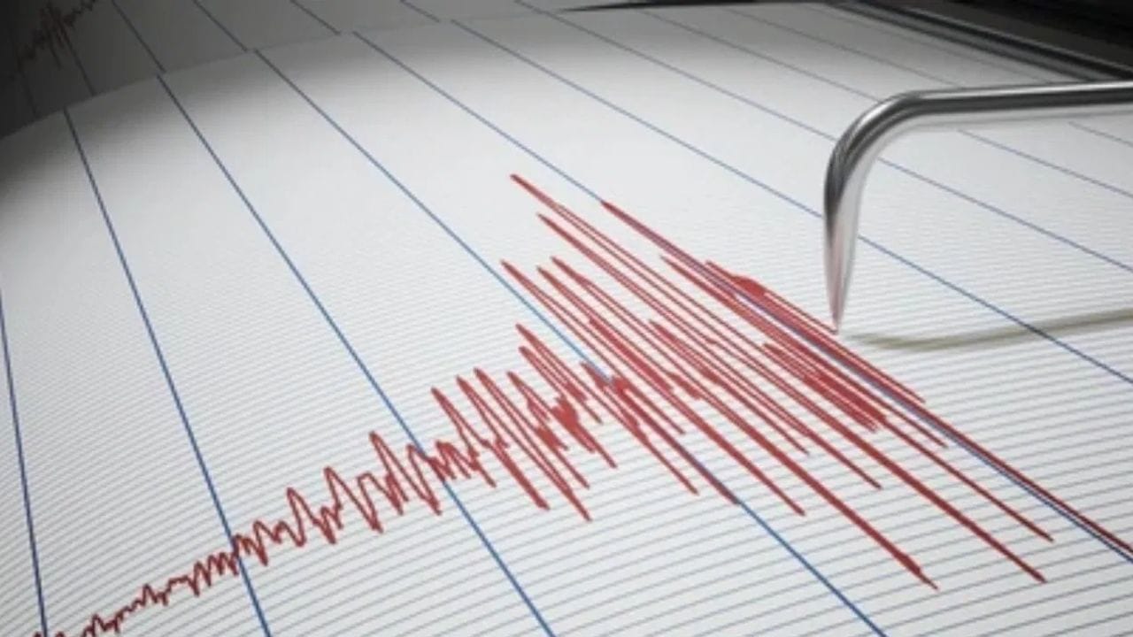 জাপানে ফের ভূমিকম্পের সতর্কতা। আগামী সপ্তাহে ভয়াবহ ভূমিকম্প হতে পারে বলে খবর। গতকালই রিখটার স্কেলে ৭.৭ মাত্রার কম্পন অনুভূত হয়েছে জাপানে। 
