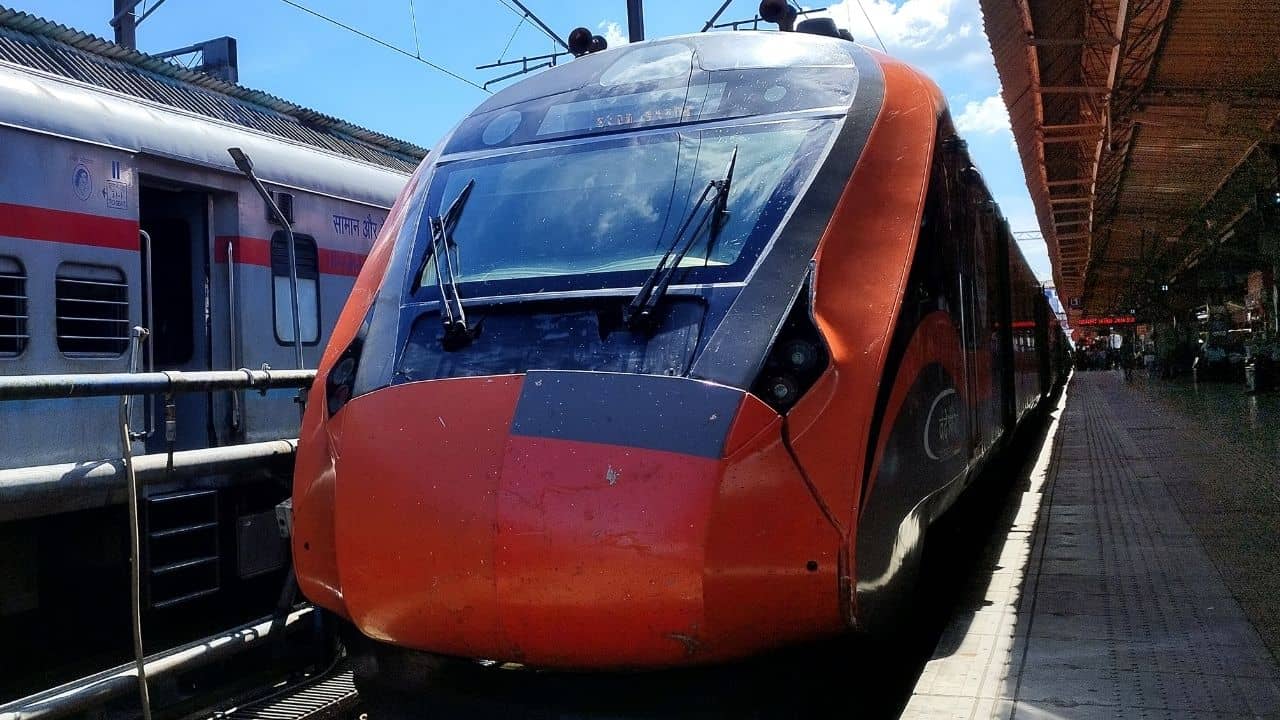 New Vande Bharat Express: কাশ্মীর ভ্রমণ হল আরও সহজ, বন্দে ভারতে চেপে বৈষ্ণোদেবী-শ্রীনগর সব ঘুরতে পারবেন...