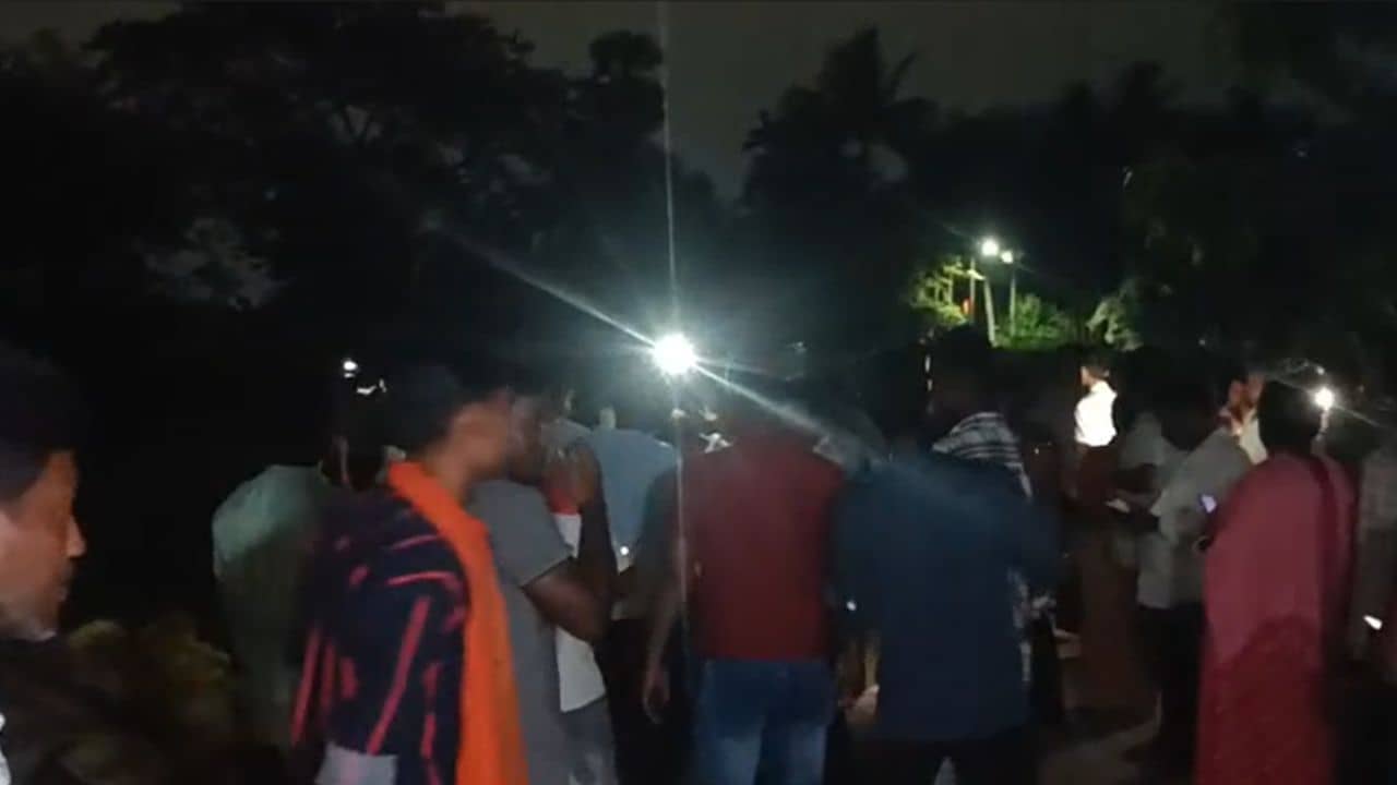 Jagaddal violence: বিজেপি কর্মীর বাড়িতে বোমাবাজি,  তপ্ত জগদ্দল