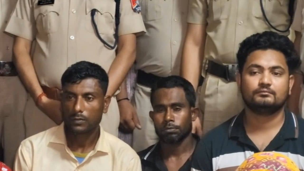 Bangladeshi arrested Jalpaiguri: ভোটের মুখে আবারও বঙ্গে বাংলাদেশি গ্রেফতার, চরমে রাজনৈতিক চাপানউতোর