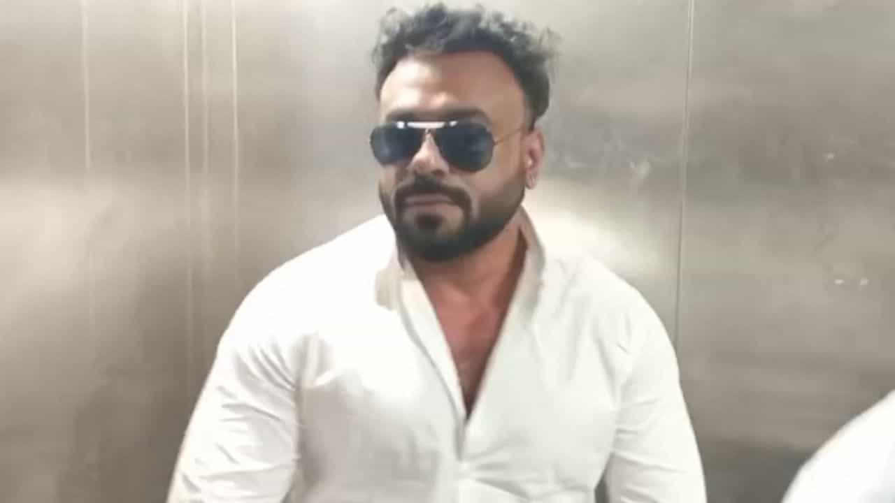 ED arrests businessman Jay Kamdar: ইডির হাতে গ্রেফতার হতেই অসুস্থ সোনা পাপ্পু ঘনিষ্ঠ ব্যবসায়ী, ভর্তি হলেন আরজি করে ED arrests businessman Jay Kamdar: ইডির হাতে গ্রেফতার হতেই অসুস্থ সোনা পাপ্পু ঘনিষ্ঠ ব্যবসায়ী, ভর্তি হলেন আরজি করে