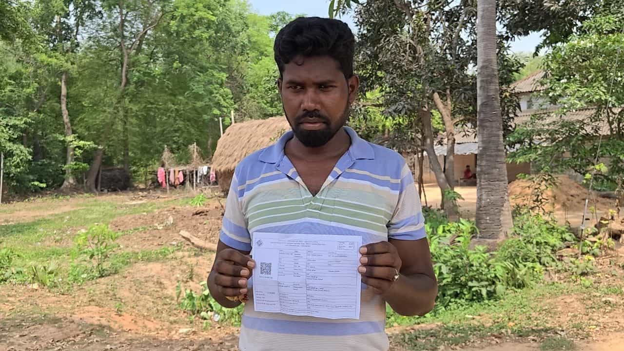 Jhargram Assembly Election: ছাপ্পা নাকি অন্য় কিছু? ভোট দিতে গিয়ে ধানিরাম জানলেন এ বছরের মতো আর নয় Jhargram Assembly Election: ছাপ্পা নাকি অন্য় কিছু? ভোট দিতে গিয়ে ধানিরাম জানলেন এ বছরের মতো আর নয়