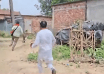 ভোটের সকালে তৃণমূল কর্মীদের কেন তাড়া করছেন BJP প্রার্থী?